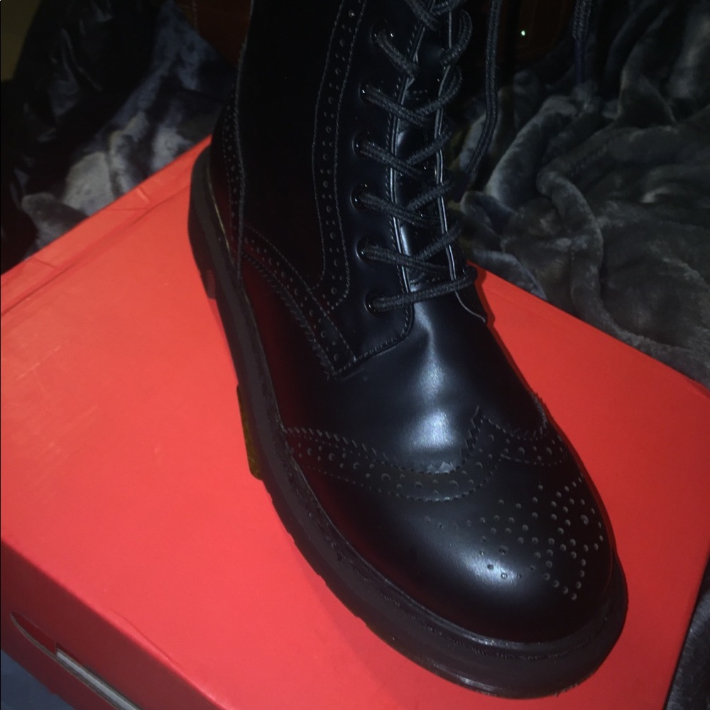 Unique black dream girl boots,Price negotiable